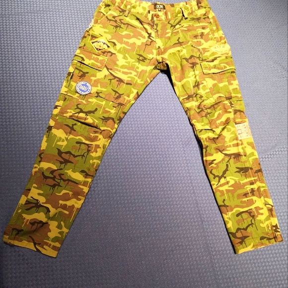 size 34x32 Dope Camouflage cargo tapperd fit pant and fits nice. - Picture 8 of 8